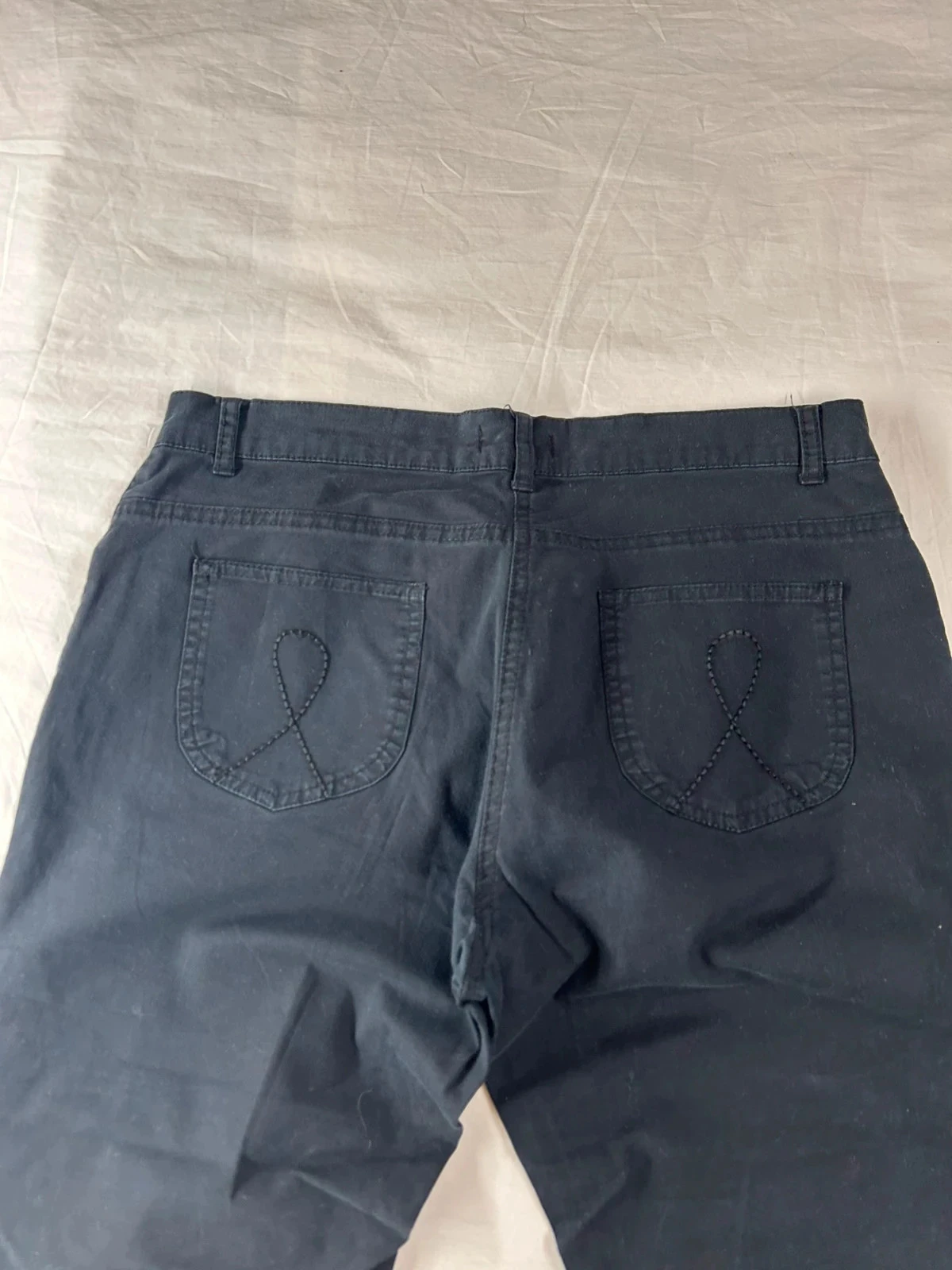 Calça jeans preta de corte reto In Extenso – photo 11